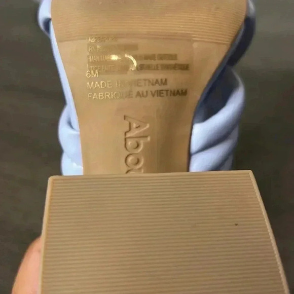 Abound Pearl Cross Band Block Heeled Sandals - Picture 14 of 14